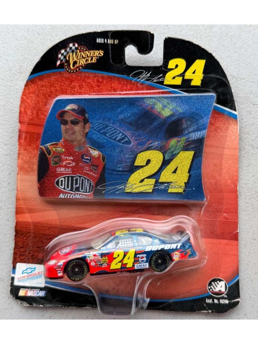 Winners Circle 1:64 Scale Diecast Stock Car & Collector Card Jeff Gordon #24